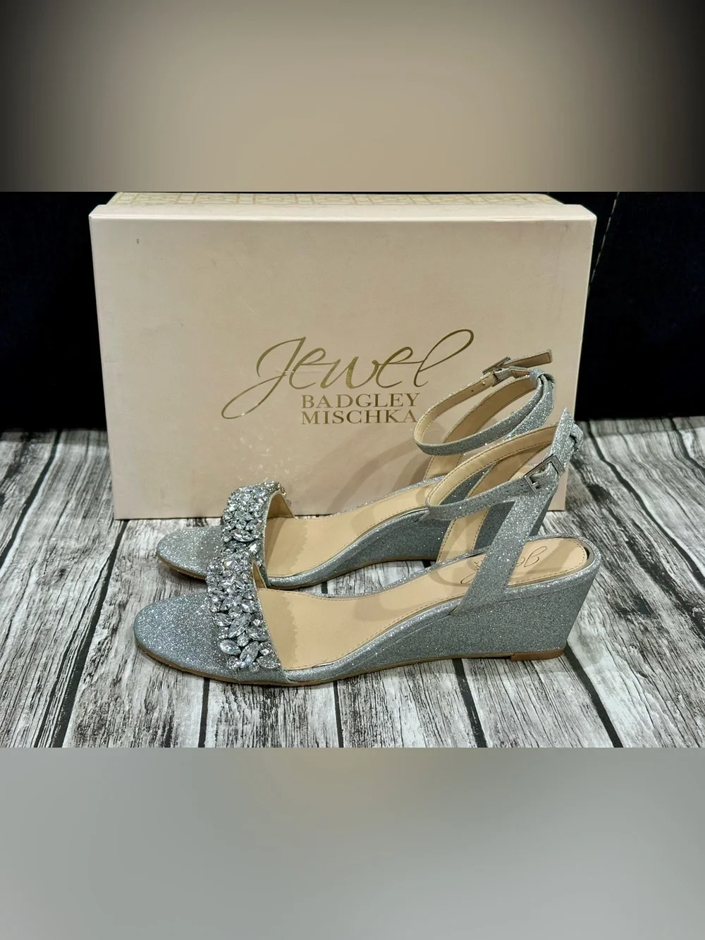 Badgley Mischka Jewel Badgley Mischka Womens Bellevue Wedge Heels Silver Sz 6.5
